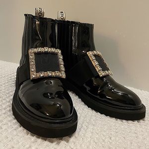 Roger Vivier Women’s Size 7.5 U.S. / 38 Euro Black Patent Leather Chelsea Boots